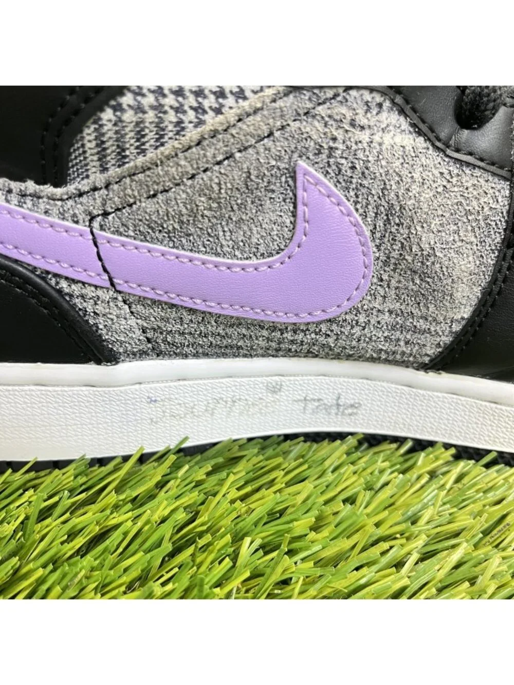 Nike Air Jordan 1 Mid SE Houndstooth Girls Size 7Y Black Athletic Shoes Sneakers